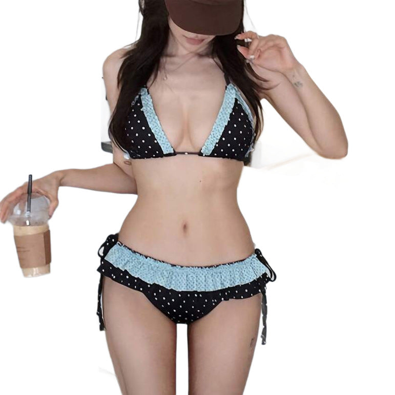 Maillot de bain deux pièces dos nu à pois, style européen et américain, bicolore contrasté, orné de volants et de lacets.